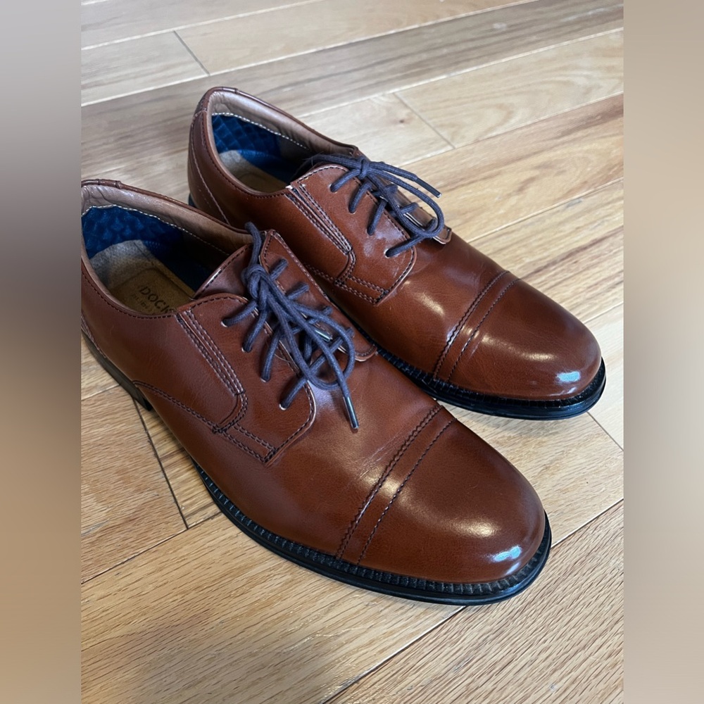 Men’s size 9 1/2 Docker’s dress shoes